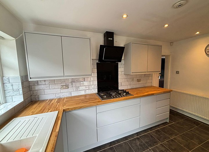 alaskan-door-kitchen