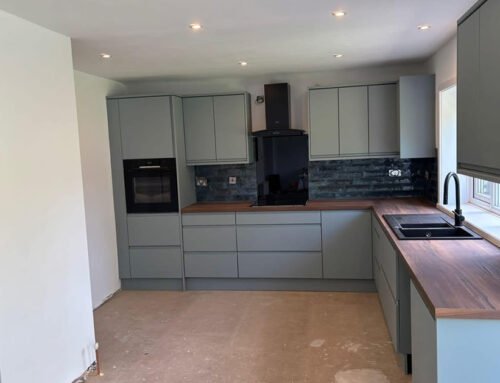 Kendal doors with Amber Baroque Oak worktops